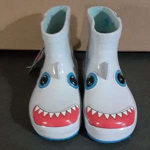 Shark face jump a roos kids train boots sz 7